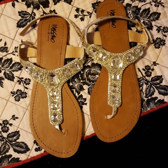 Shoes - mossimo sandals
